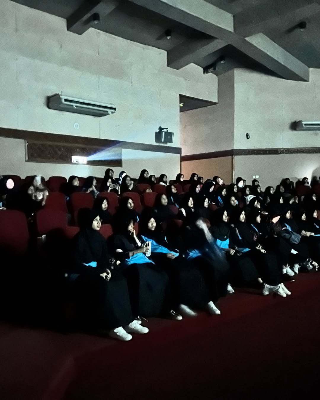 Rabu, 15 Oktober 2025PKBM Mirah Pemecutan Mandiri Mengadakan Kegiatan Outing Class ke Museum Geo (3)