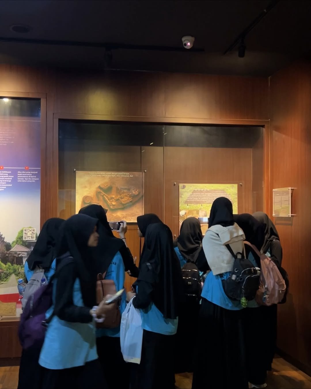 Rabu, 15 Oktober 2025PKBM Mirah Pemecutan Mandiri Mengadakan Kegiatan Outing Class ke Museum Geo (5)